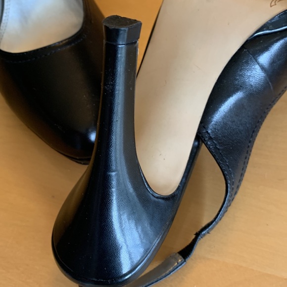 TAHARI black sz 9 sling back heels - Picture 4 of 5